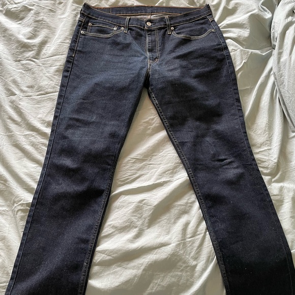 36x30 Levi’s dark blue jeans. - Picture 2 of 4